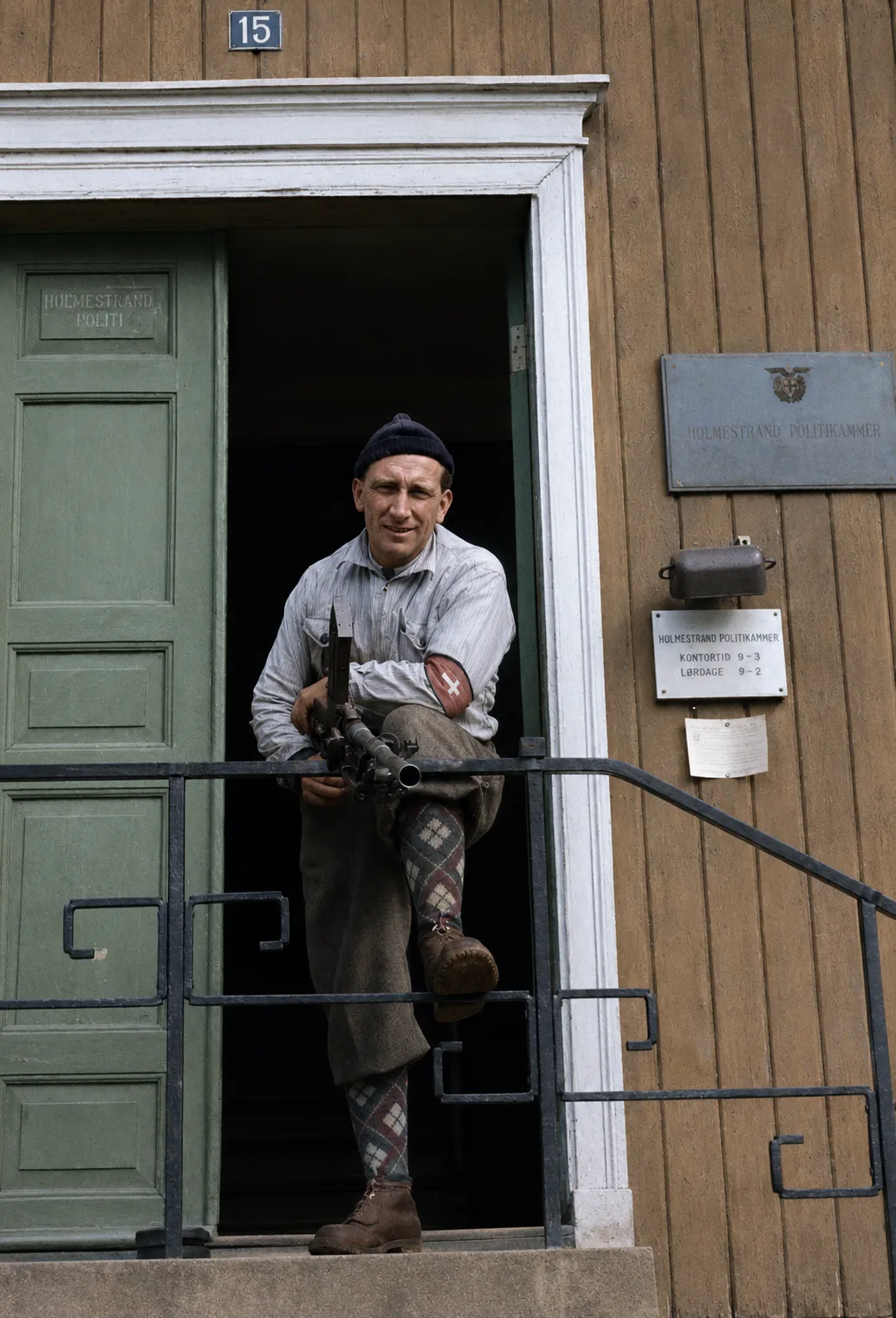 Hjemmefronten holder vakt ved politistasjonen – restaurert