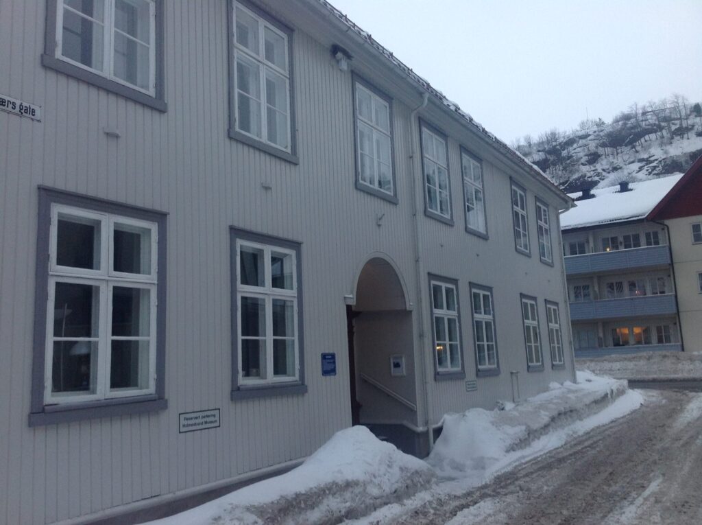 Holmestrand Museum inngang Nils Kjær Holstgården
