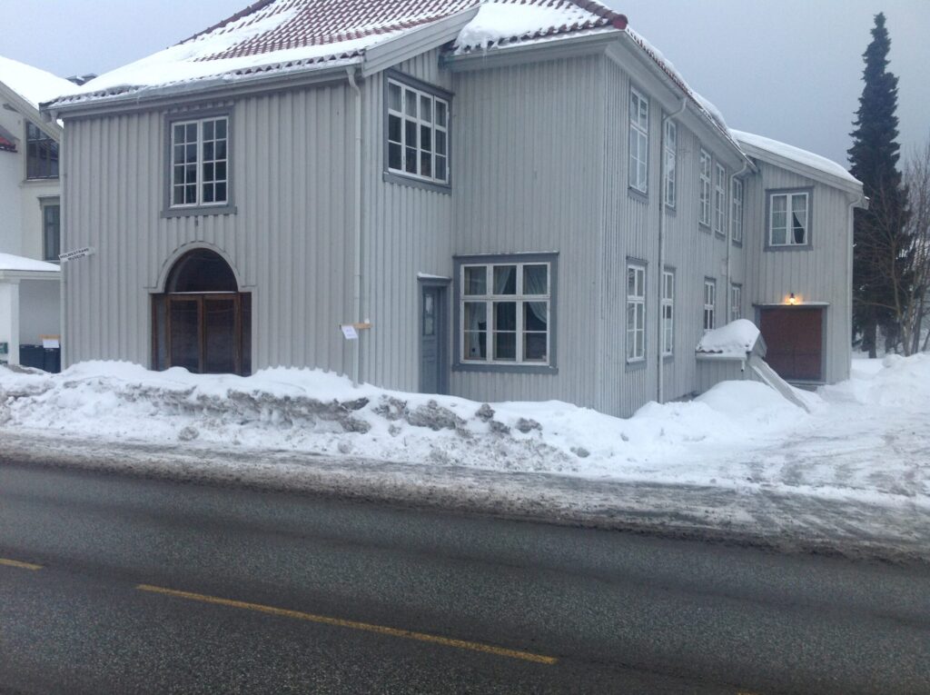 Holmestrand museum vinter sne